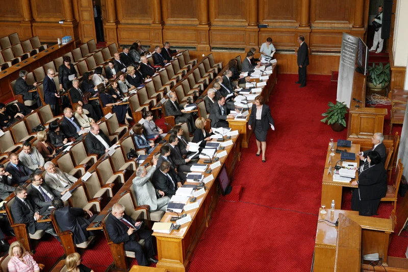 Парламентът прие на пъво четене промени в Закона за адвокатурата