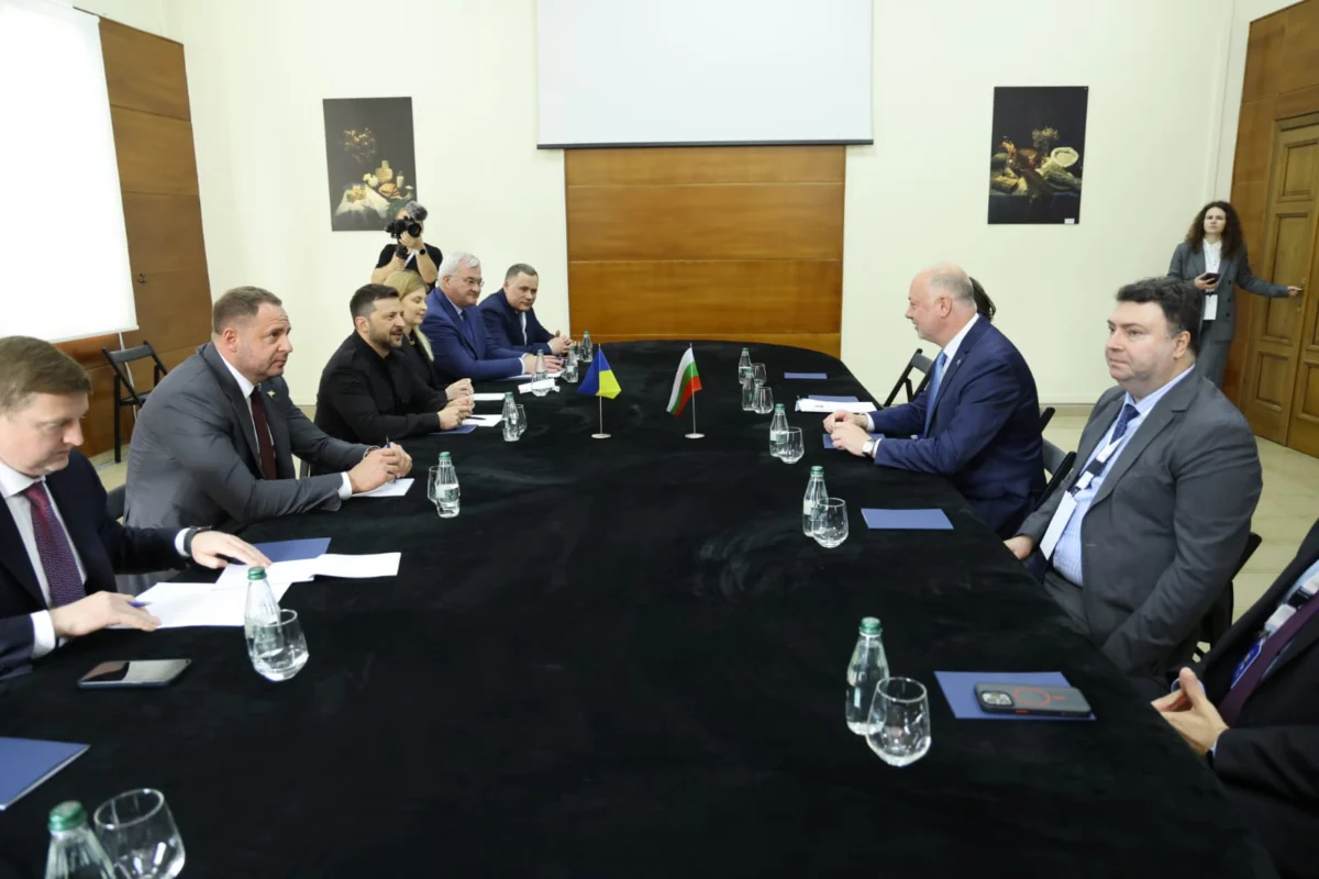 Зеленски заяви, че е разговарял с Росен Желязков за енергийното сътрудничество