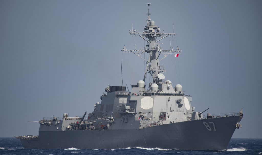 Американски военен кораб спаси пленен търговски танкер 8 160624 N OR652 154