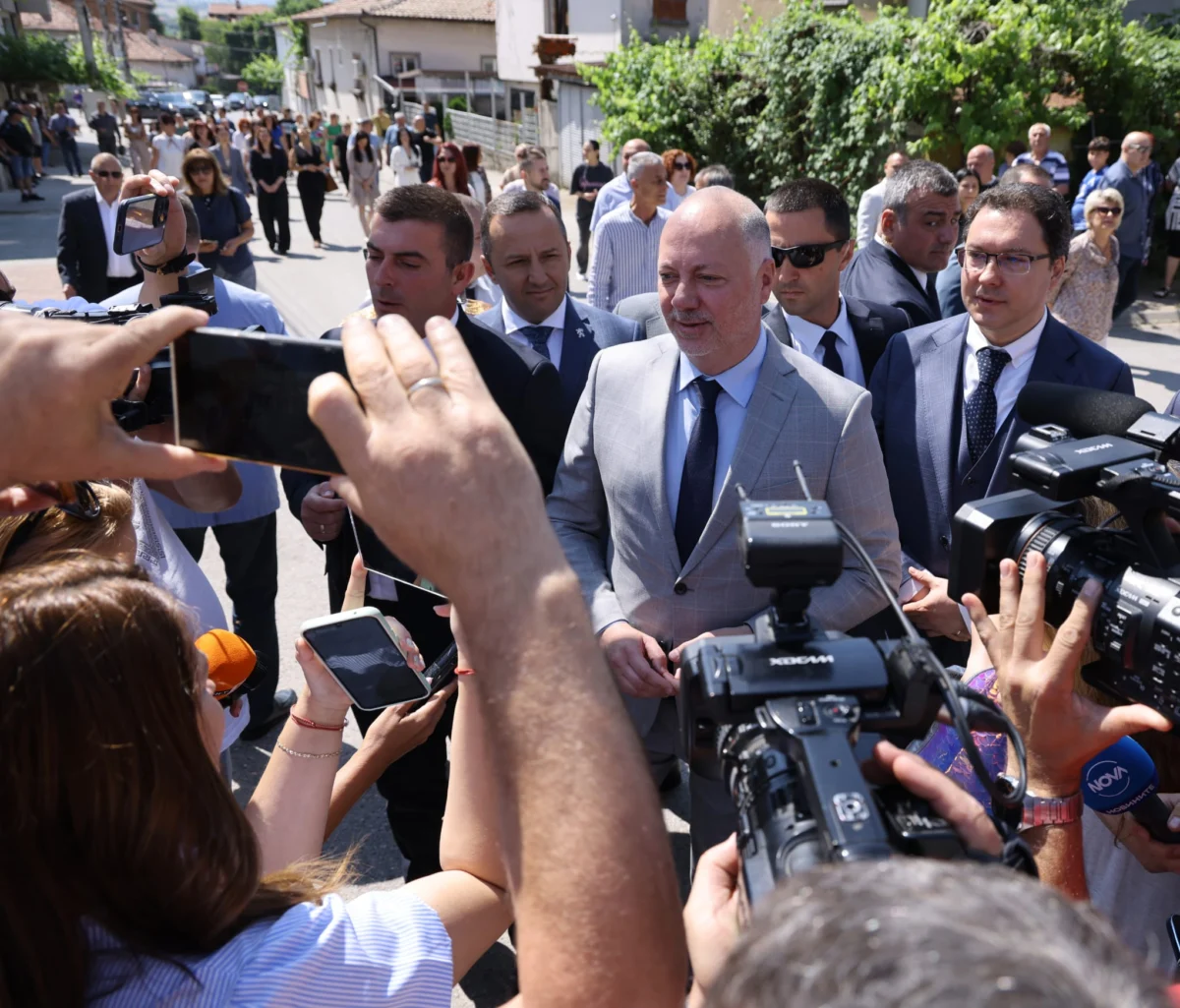 Негативните нагласи преобладават, доверието в институциите намалява, а избирателната активност спада, показва проучване на "Маркет ЛИНКС"