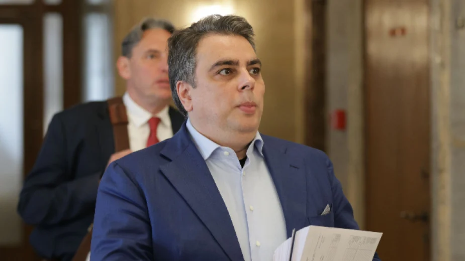 Асен Василев призова Румен Радев да се включи в протеста срещу Борислав Сарафов