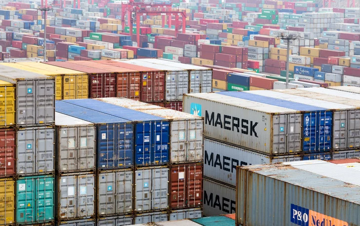 Европейските пристанища "препълнени" от митата на Тръмп и ниските речни нива