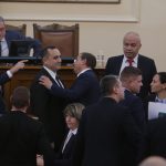 Парламент бой Възраждане