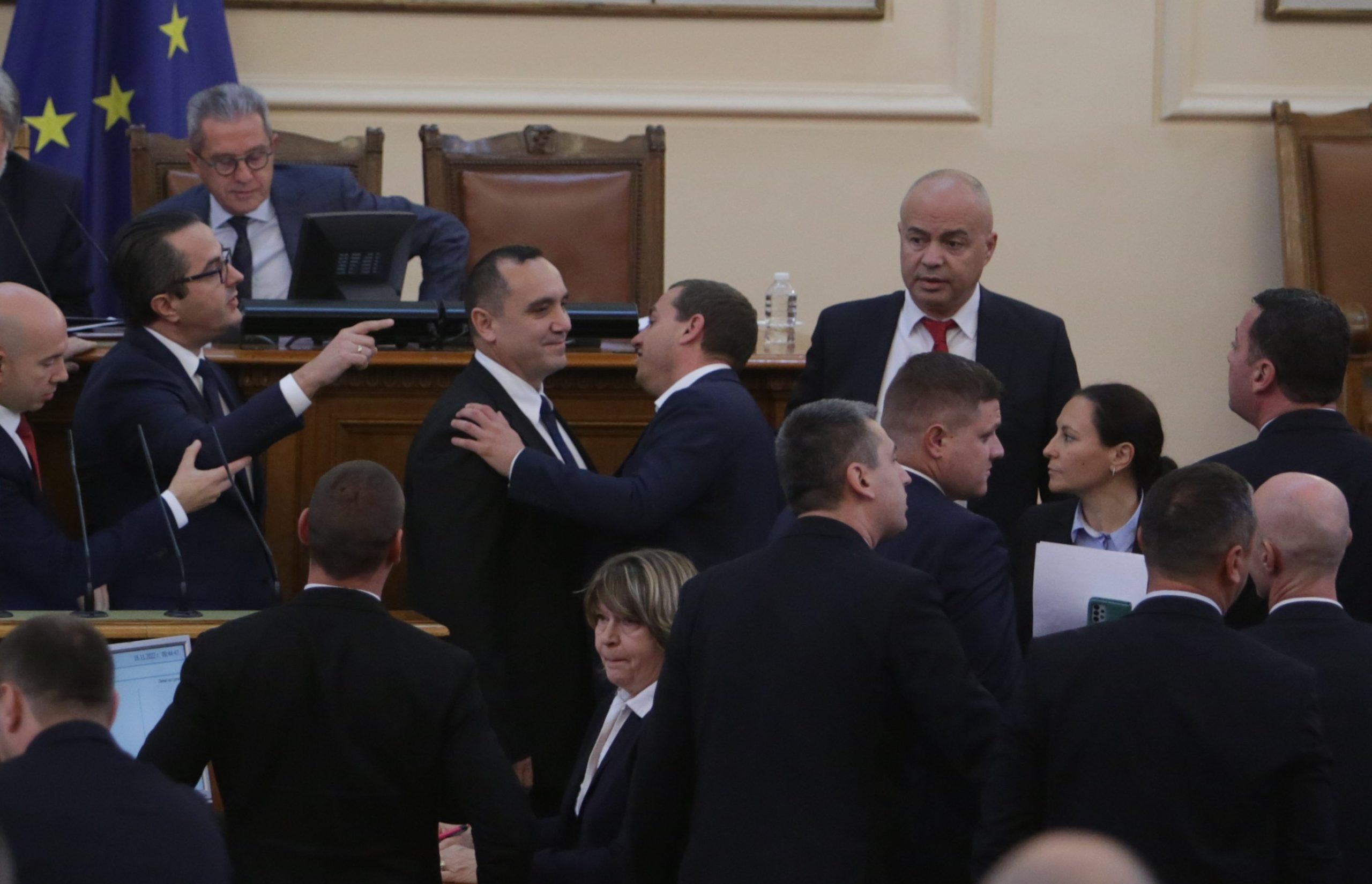 Парламент бой Възраждане