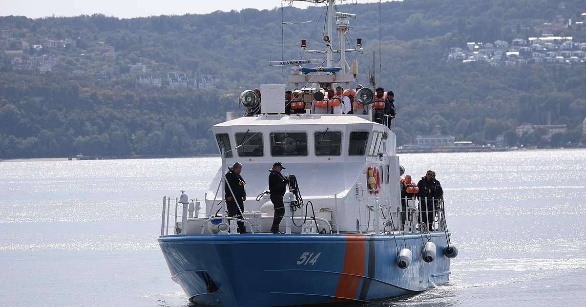Спасителната операция на моряците от потъналия кораб, след ударите с дронове, е прекратена