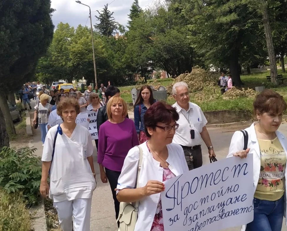 Мая Манолова протест медицински сестри