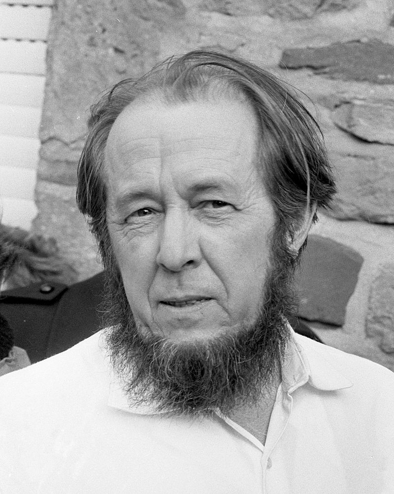 Александър Солженицин получава Нобеловата награда за литература през 1970 г.
