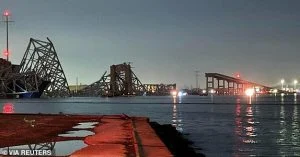 Мост в Балтимор се срути, след като в него се удари кораб