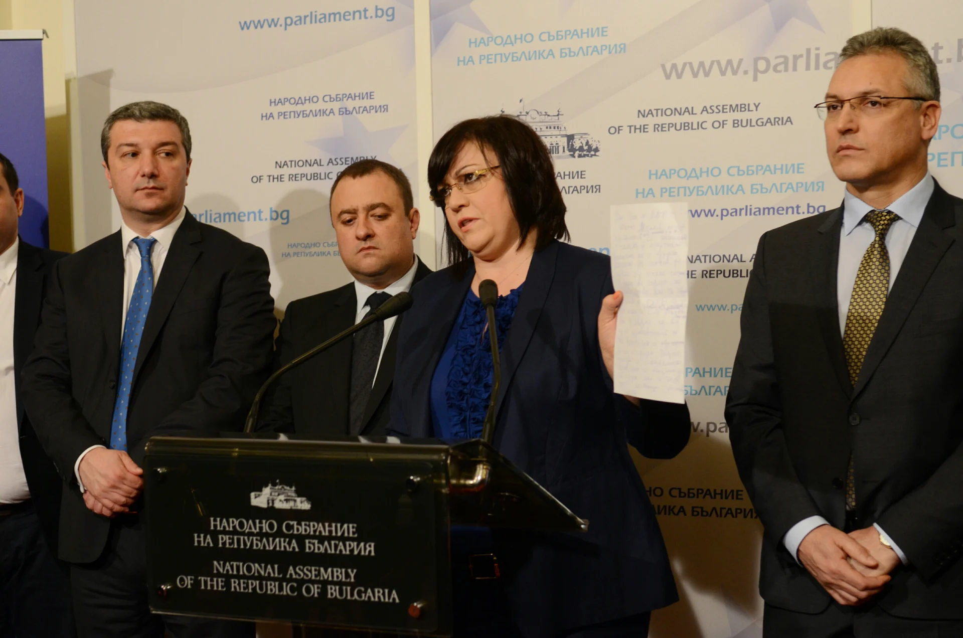Парламент пресконференция БСП Корнелия Нинова