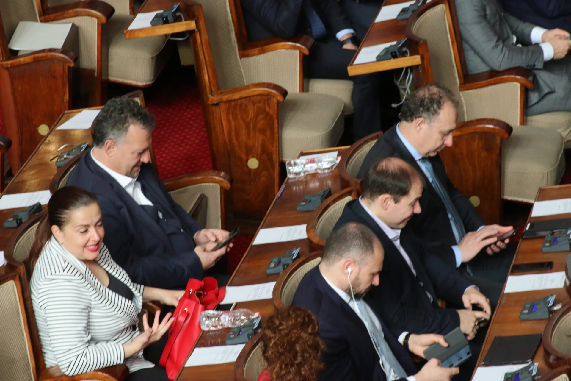 Парламент извънредно положение