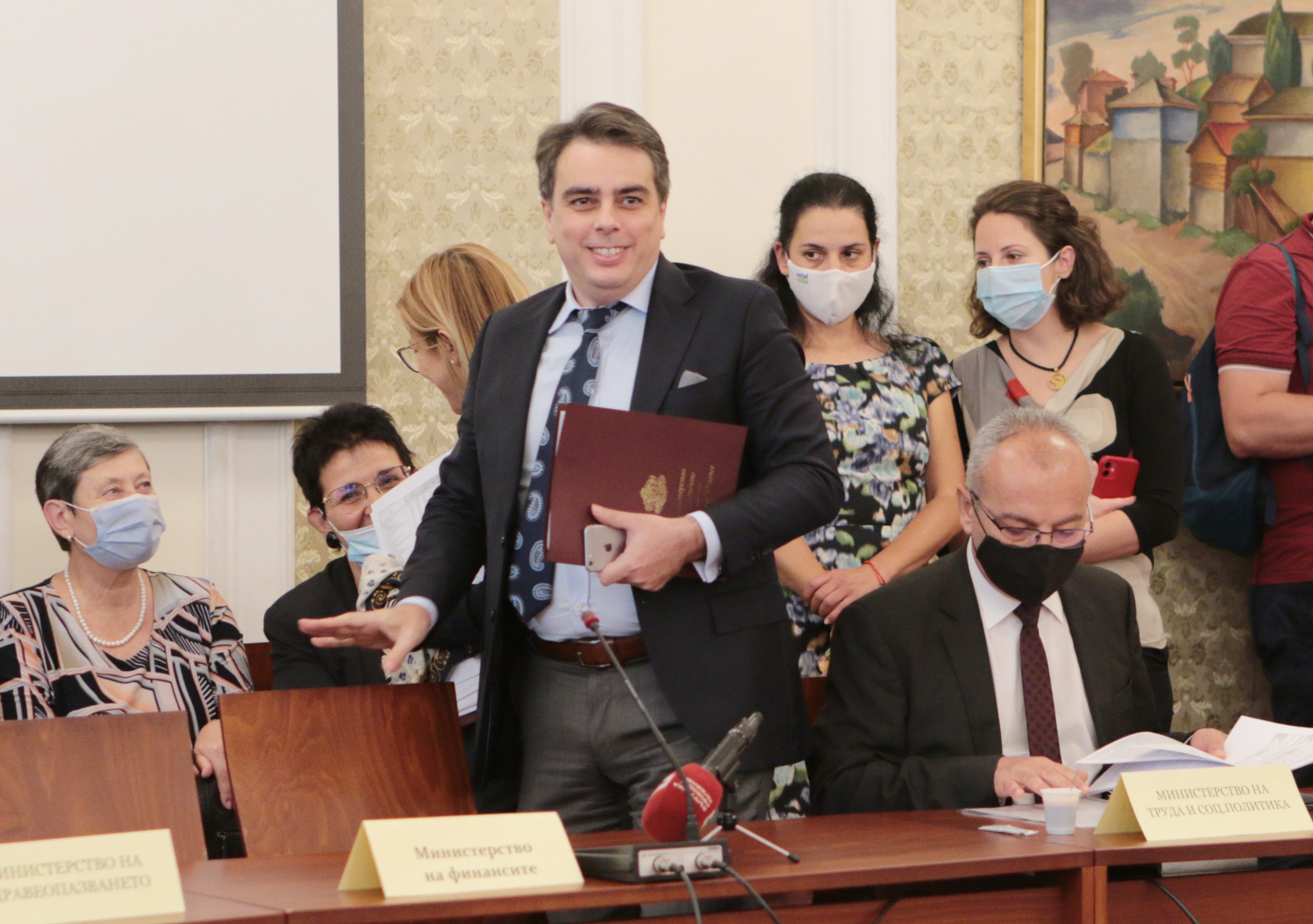 Парламент заседание на комисията по бюджет и финанси здравеопазване труд и социална политика Асен Василев