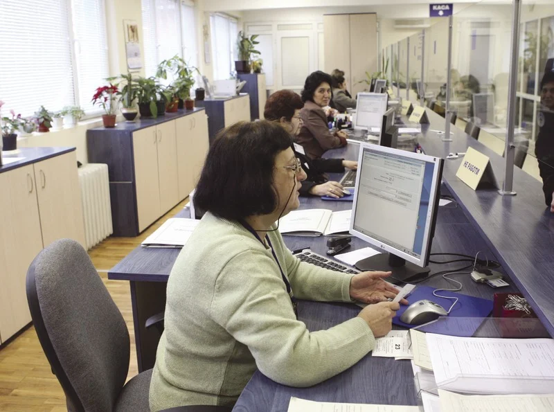 Държавните служители недоволстват заради ниските си заплати