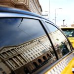 Таксиметрови шофьори блокираха входа и изхода на Терминал 2 на Летище София