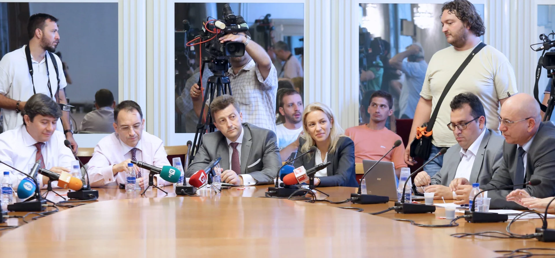 Парламент комисия по бюджет и финанси. Изслушване на кандидатите за управител на Българската народна банка Георги Константинов