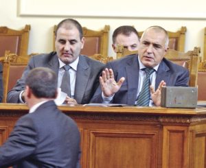 С подкрепата на премиера Бойко Борисов Цветан Цветанов остава в главната роля в сериала за войната между институциите.
