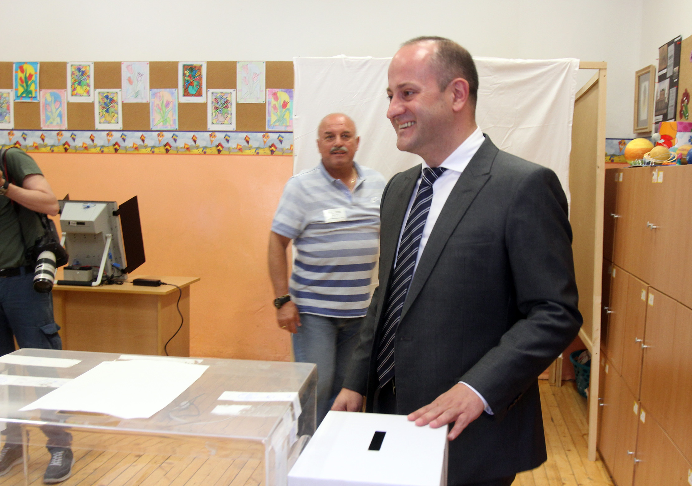Радан Кънев избори гласуване