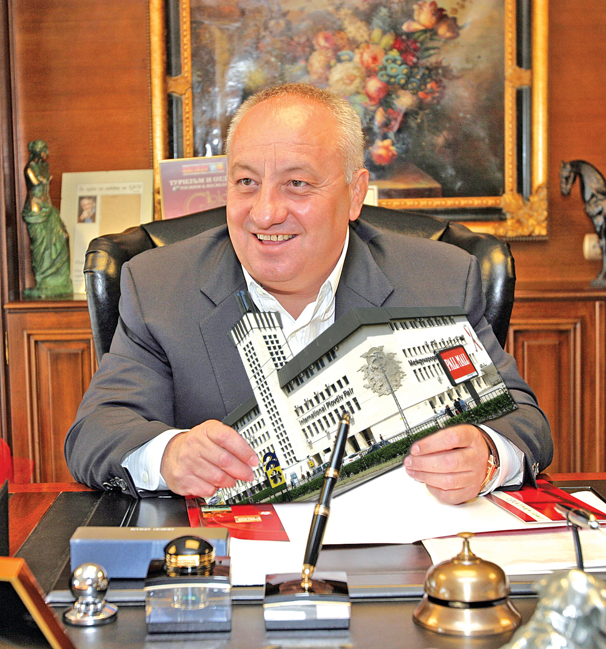 Георги Гергов държи сградата на Пловдивския панаир