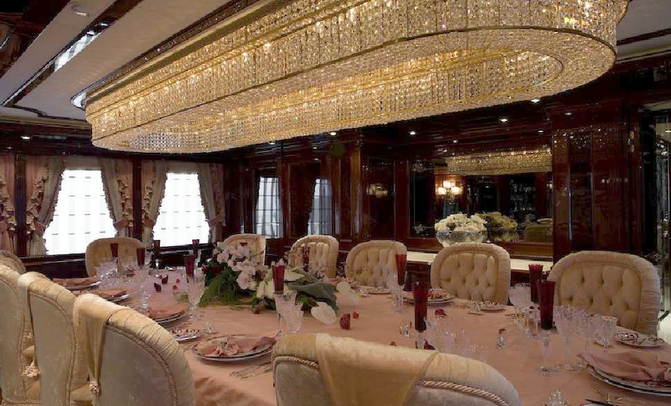 Търг за 220-милионната суперяхта "Royal Romance" отново е отложен