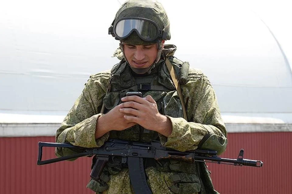 смартфон руска армия руски войник