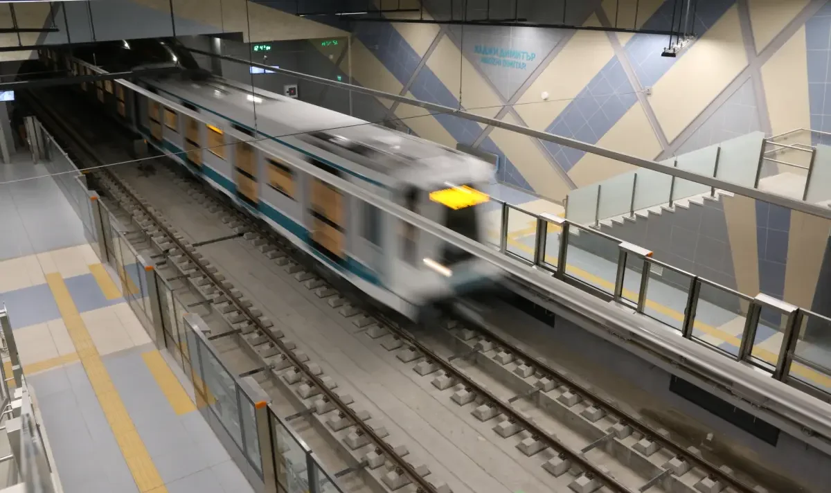 Агресия в метрото - 19-годишен нападна две непълнолетни момчета