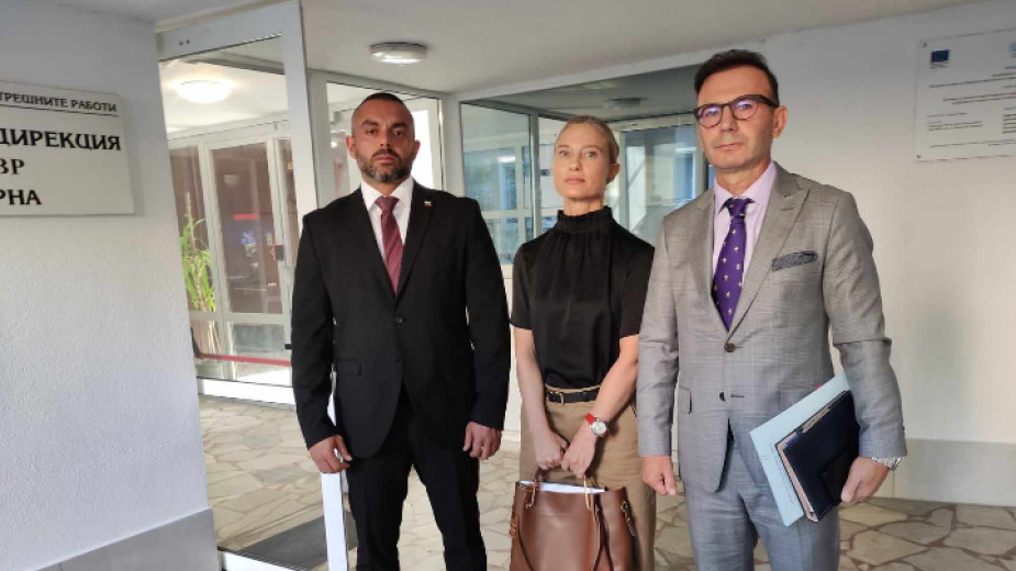 Старши комисар Андрей Ангелов (вляво) е новият ръководител на Областната дирекция на МВР във Варна.