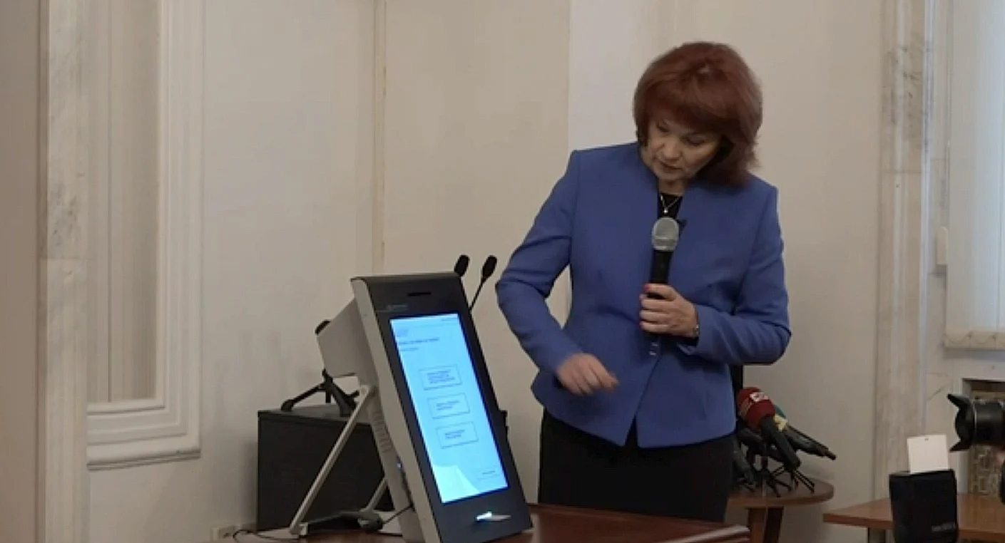 ЦИК направи демонстрация на машинно гласуване за изборите за президент и за Народно събрание