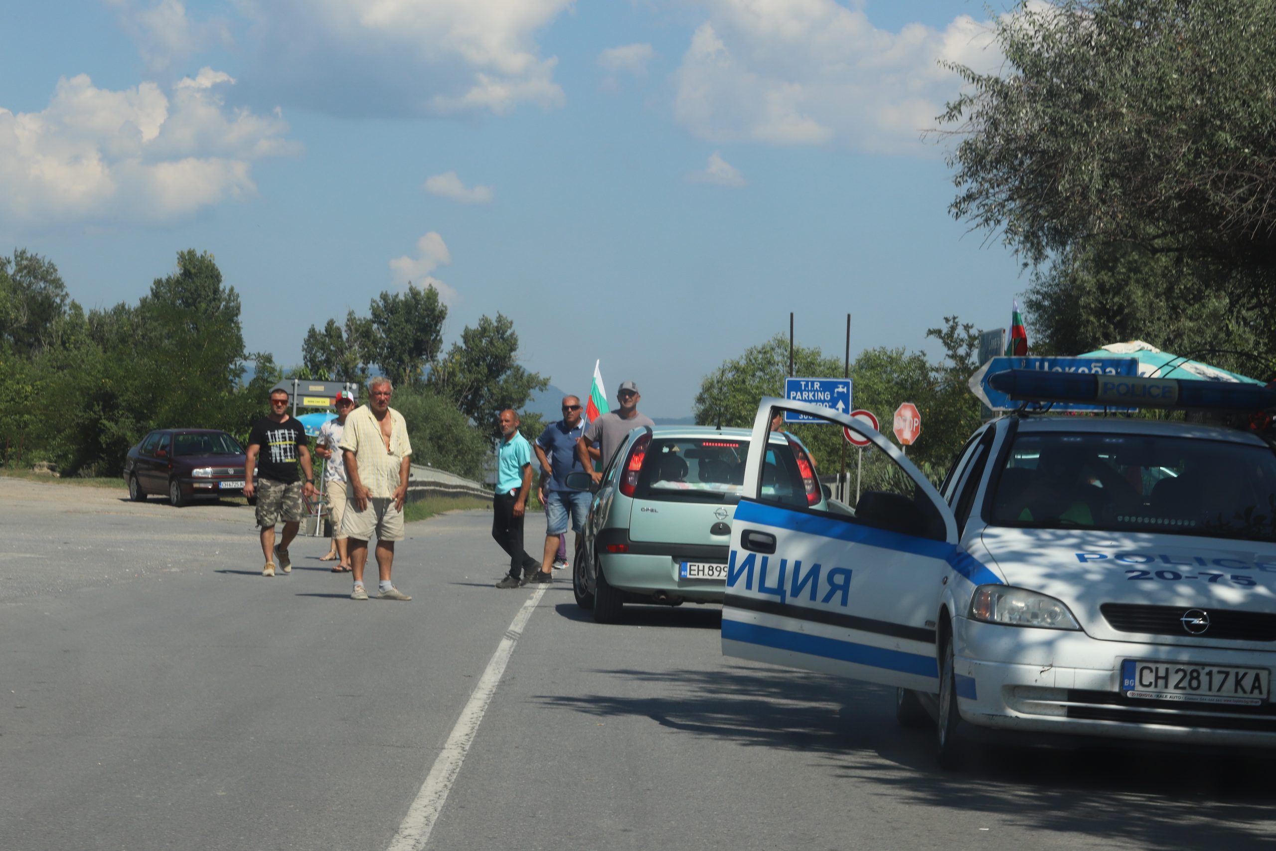 Протест срещу убиването на прасета на пътя Ямбол Сливен...