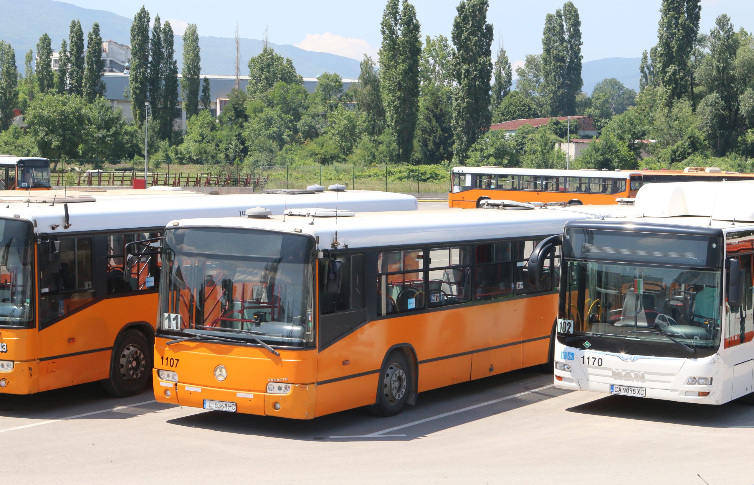 Гараж Земляне автобуси