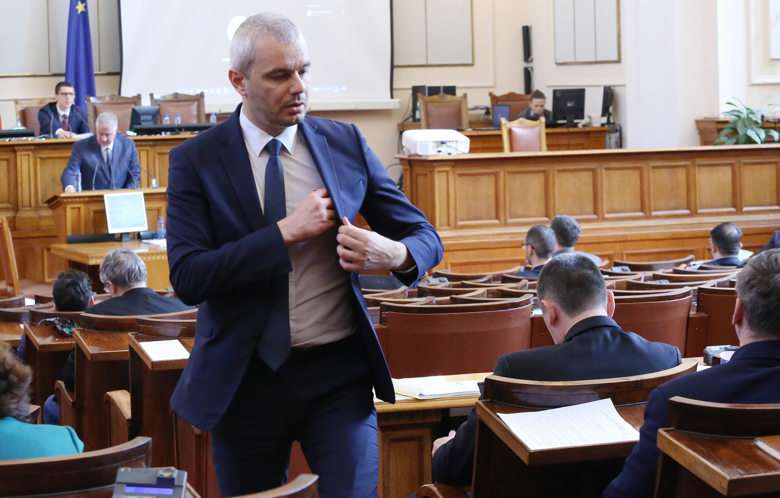 Парламент Костадин Костадинов