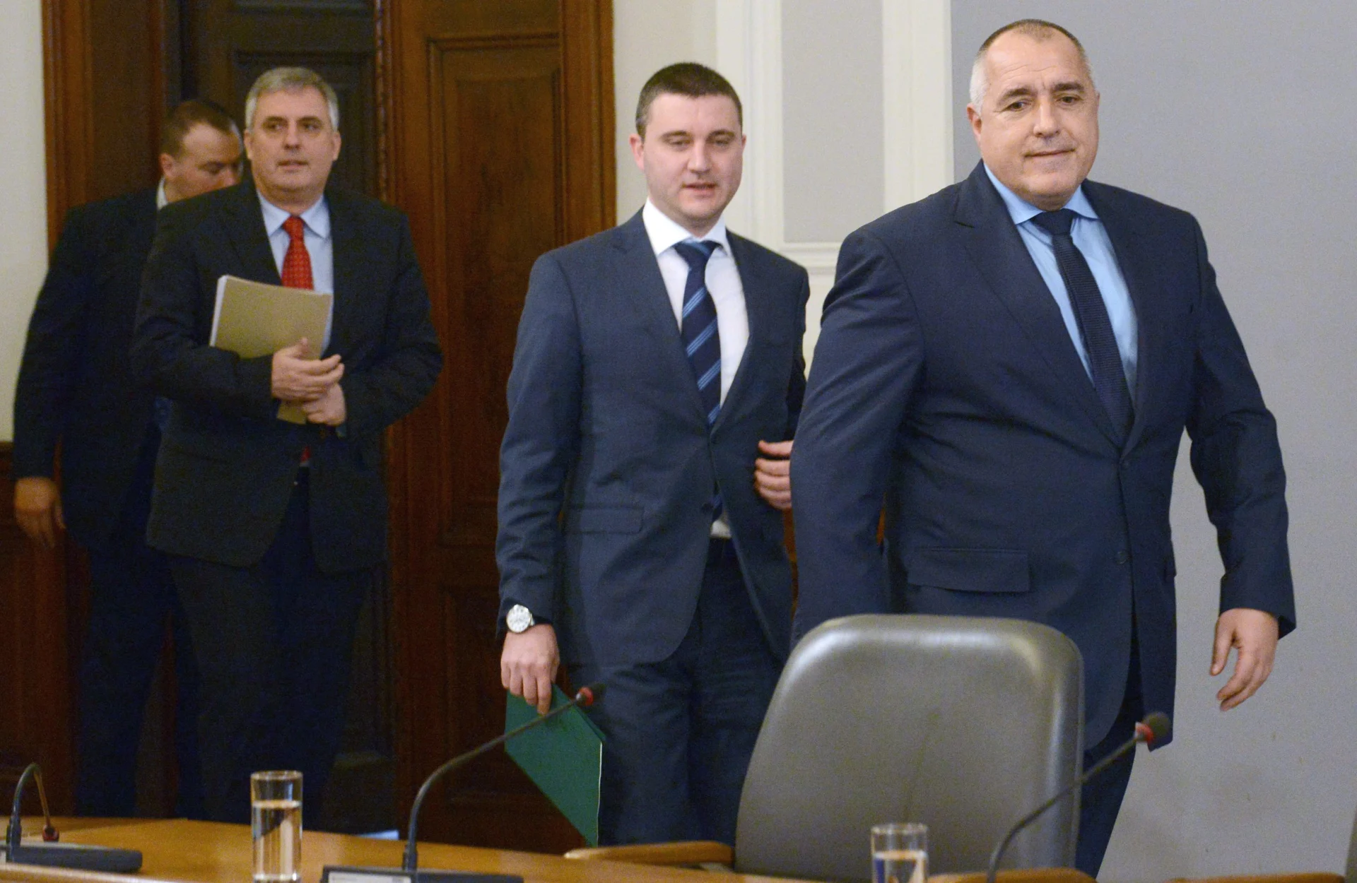 Министерски съвет вицепремиерът и министър на труда и социалната политика Ивайло Калфин представи проект за усъвършенстване на пенсионния модел и развитие на пенсионната система. На срещата бяха и премиерът Бойко Борисов и мин. на финансите Владислав Горанов