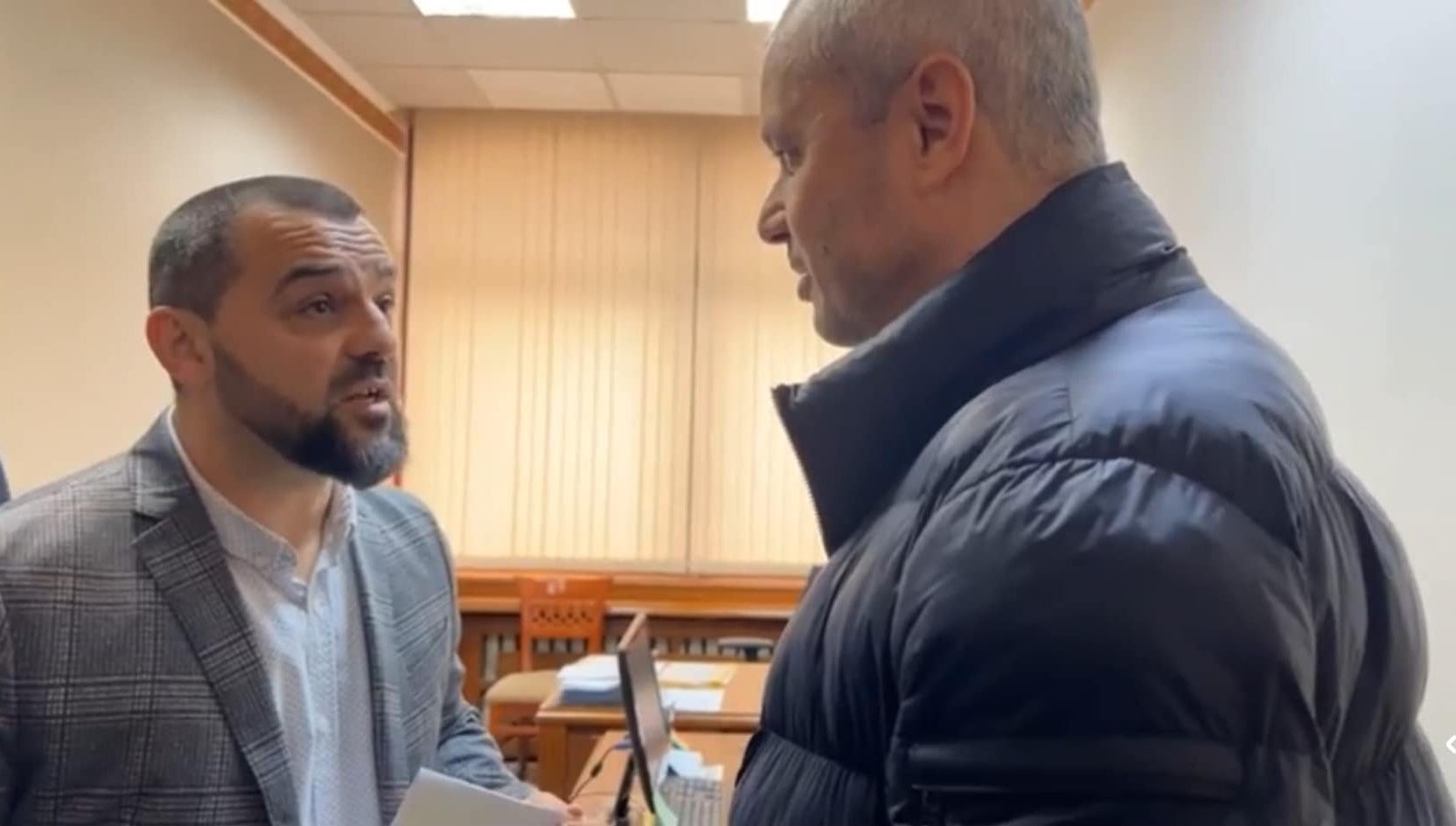 Костадин Костадинов нахлу в кабинета на кмета на Варна