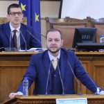 Парламент Борислав Сандов