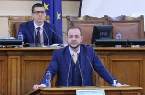 Парламент Борислав Сандов