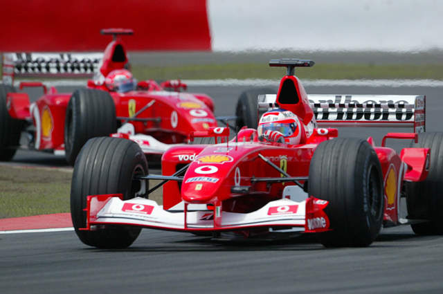 Средната стойност на отборите от формула 1