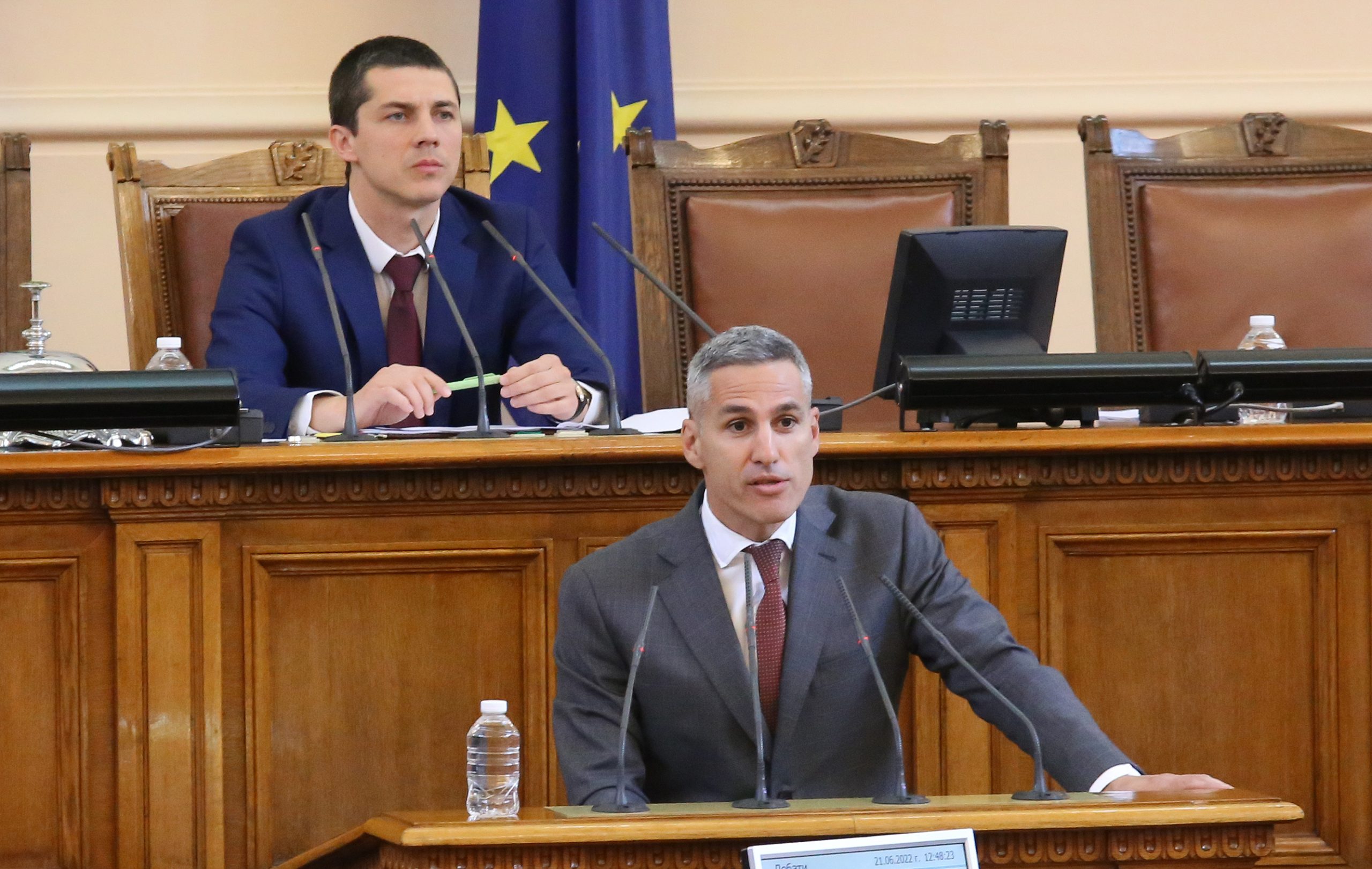 Парламент вот на недоверие към кабинета на Кирил Петков Андрей Гюров