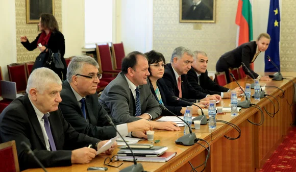михаил миков