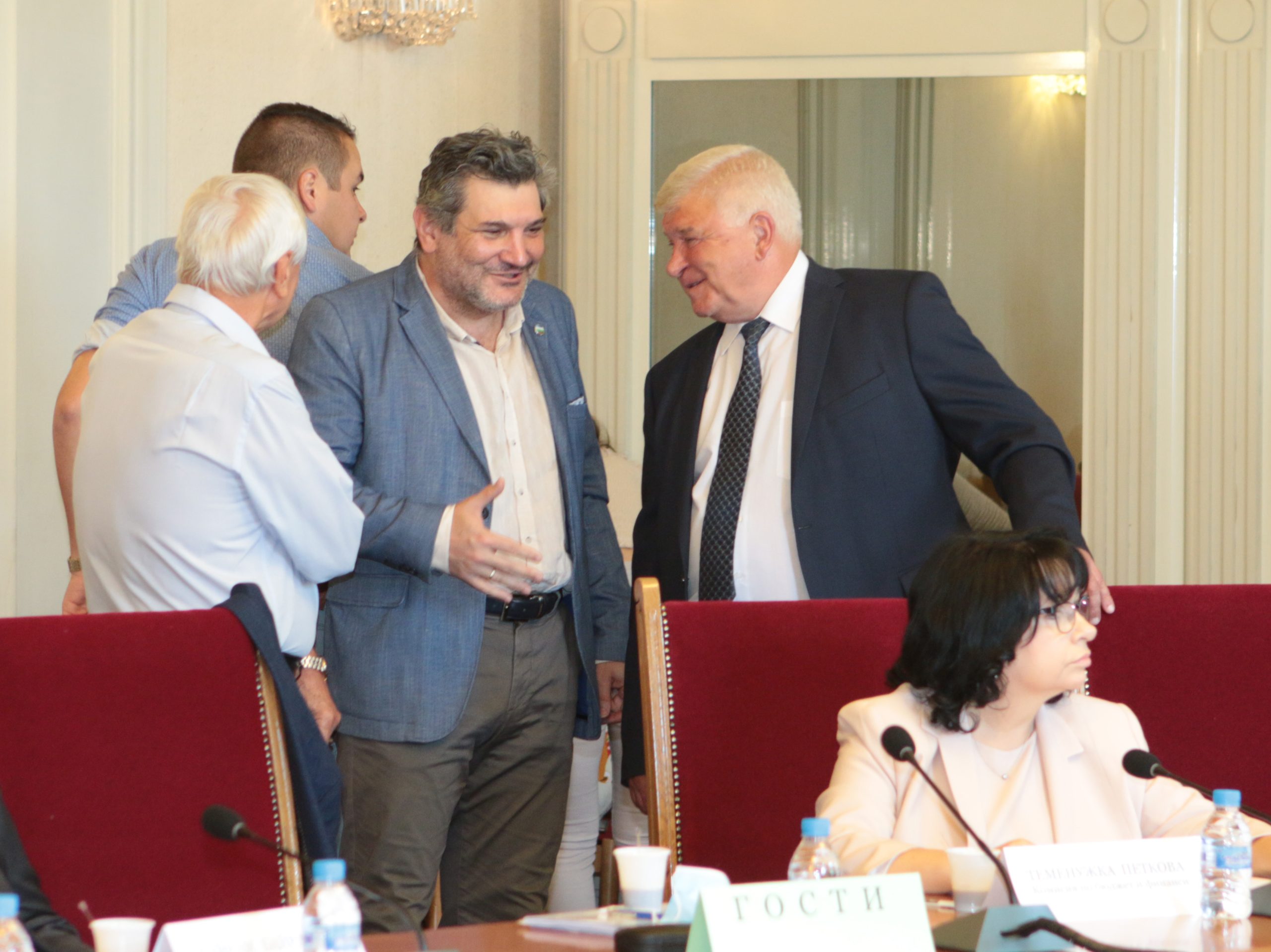 Парламент комисия по бюджет и финанси