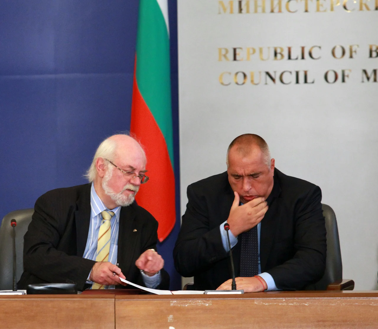 Министър-председателят Бойко Борисов и представители на синдикалните и работодателските организации ще подпишат национално споразумение „Първа работа”. Константин Тренчев - предс. ПодкрепаБойко Борисов - министър-председател