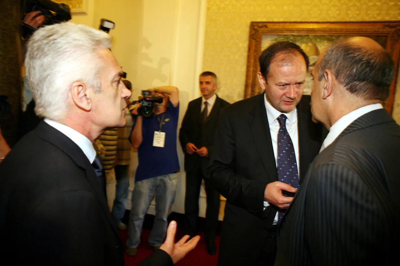 ПарламентВолен Сидеров - председател на АтакаМихаил Миков - министър на вътрешните работиПавел Шопов - Атака
