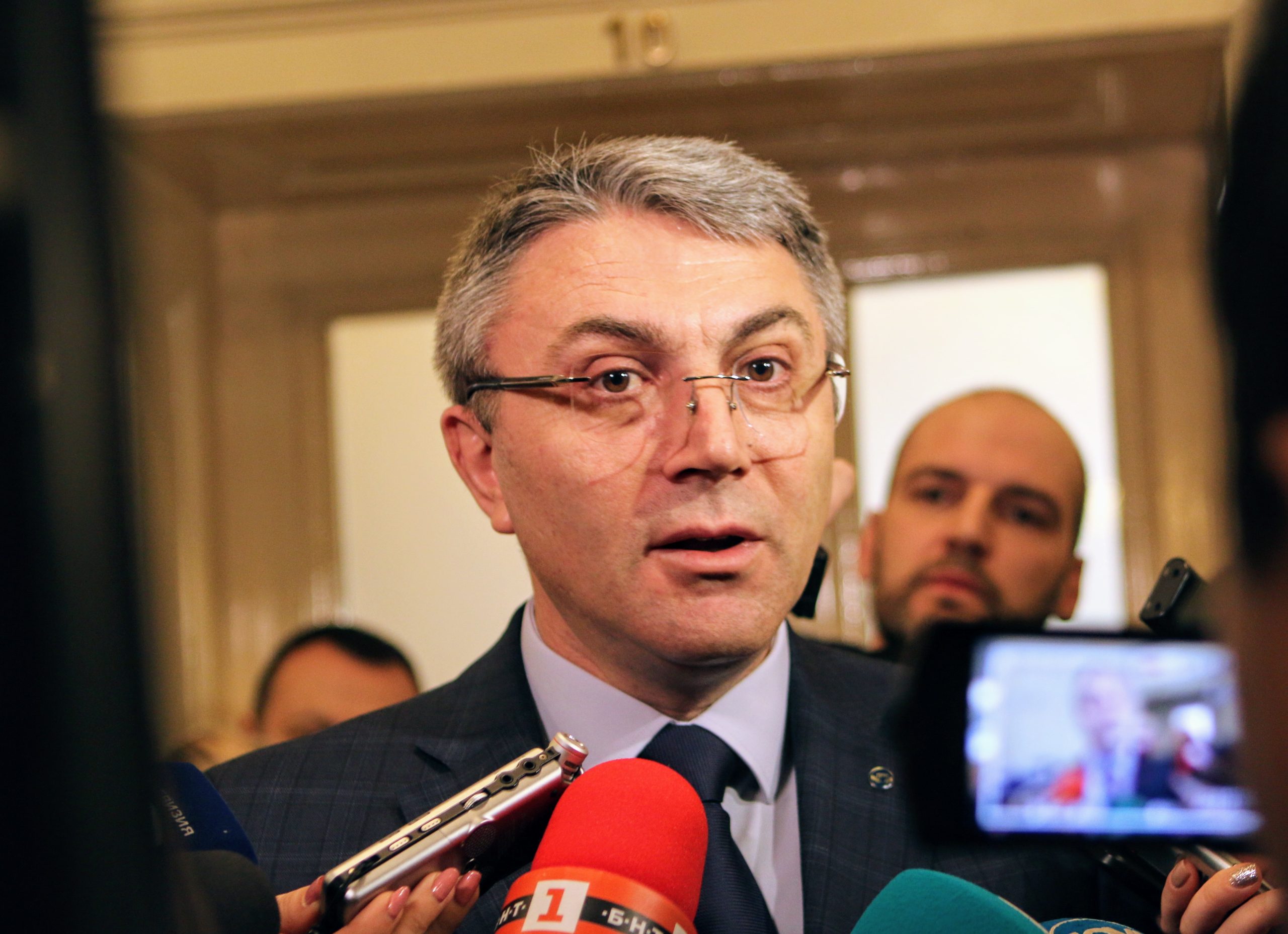 Парламент Мустафа карадайъ