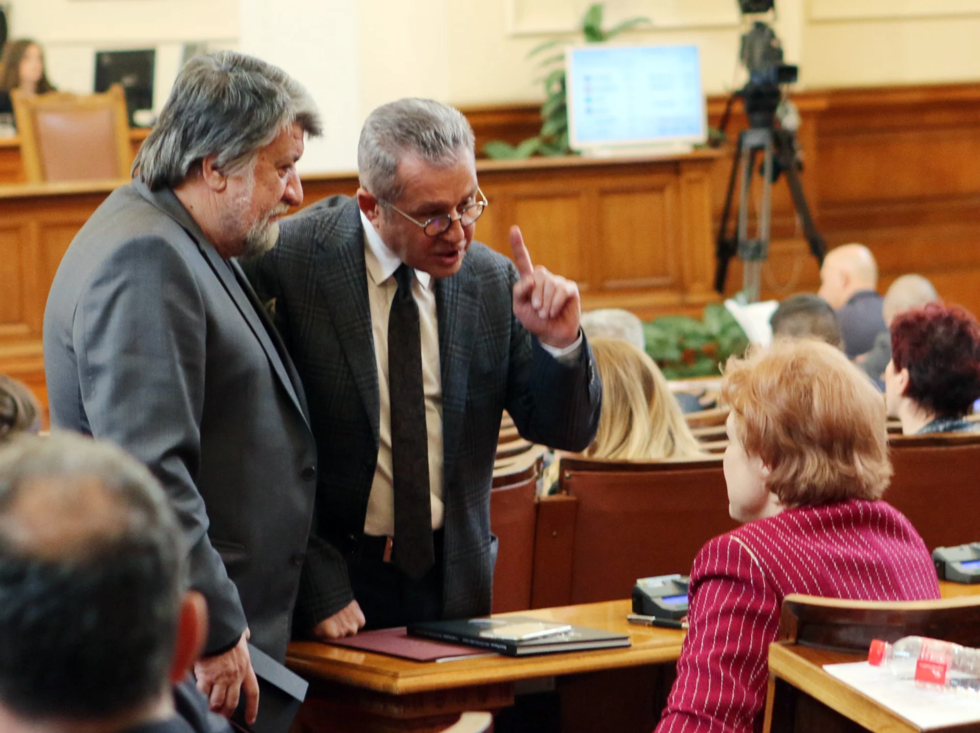 Парламент Вежди Рашидов Йордан Цонев Менда Стоянова