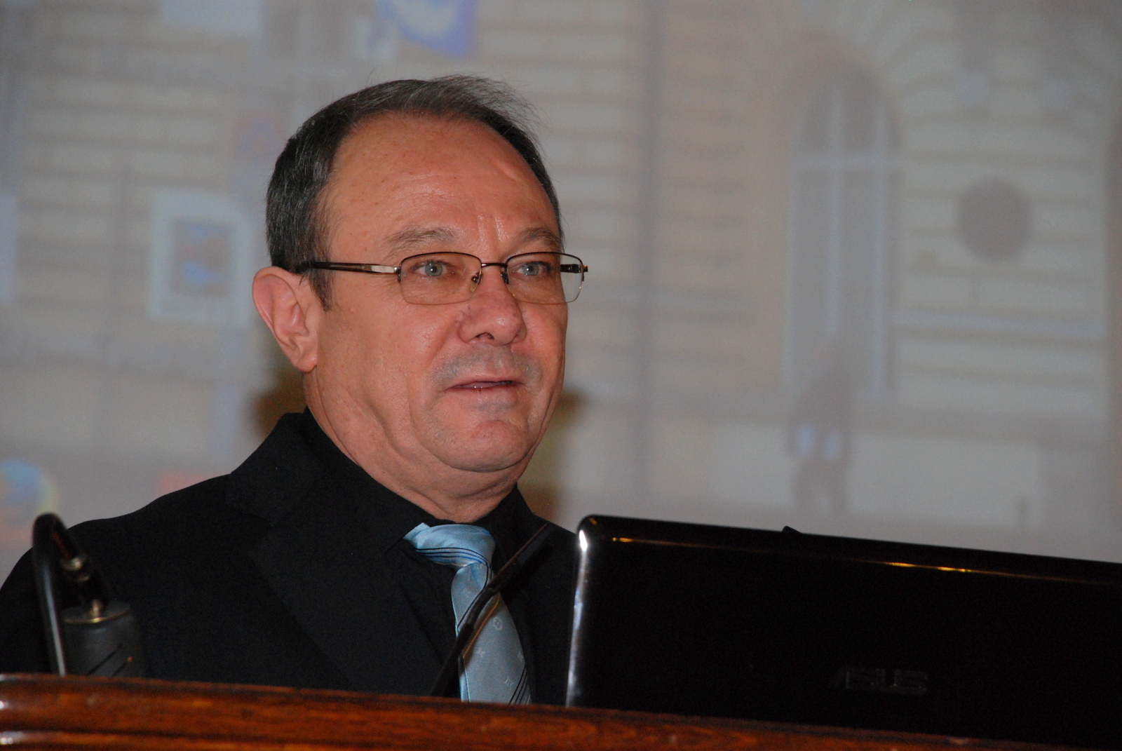 юлиан ревалски