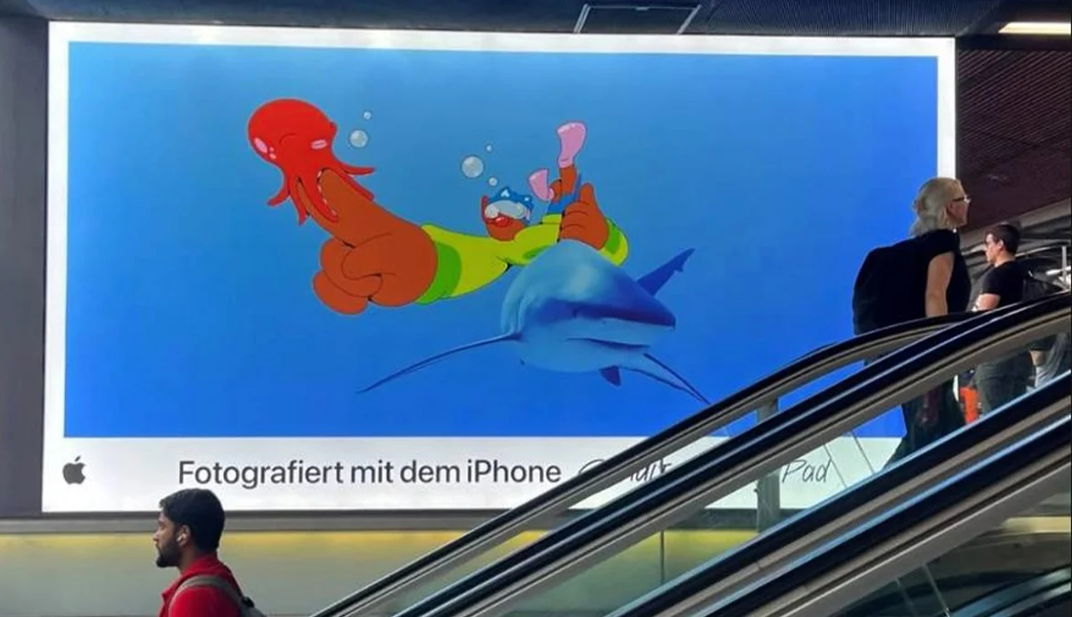 Билборд на Apple предизвика вълна от подигравки заради "двусмислена" визия