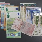 Банкноти левове евра пари