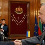 Служебният министър на отбраната Димитър Стоянов (вляво) и посланикът на Украйна в България Виталий Москаленко