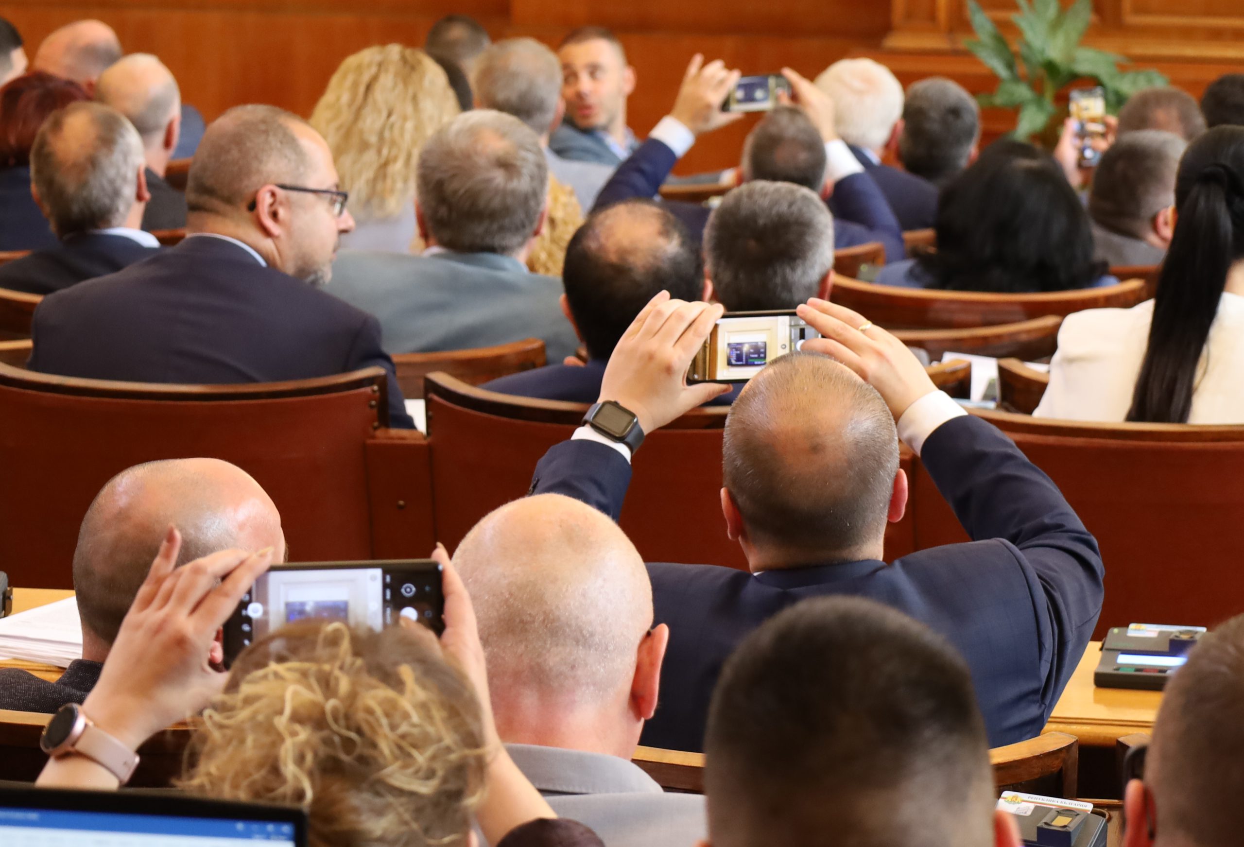 Парламент избор на управител на БНБ