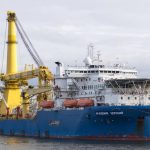 тръбополагащ кораб Академик Черски
