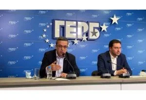 Даниел Митов