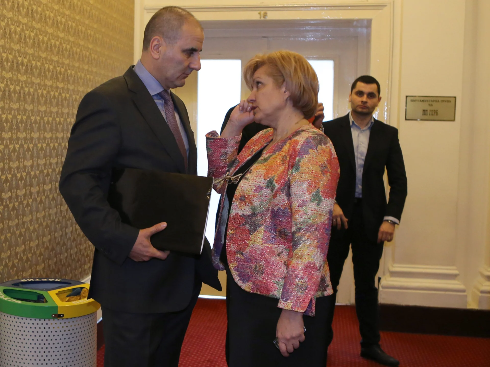 Парламент Менда Стоянова Герб Цветан Цветанов Герб