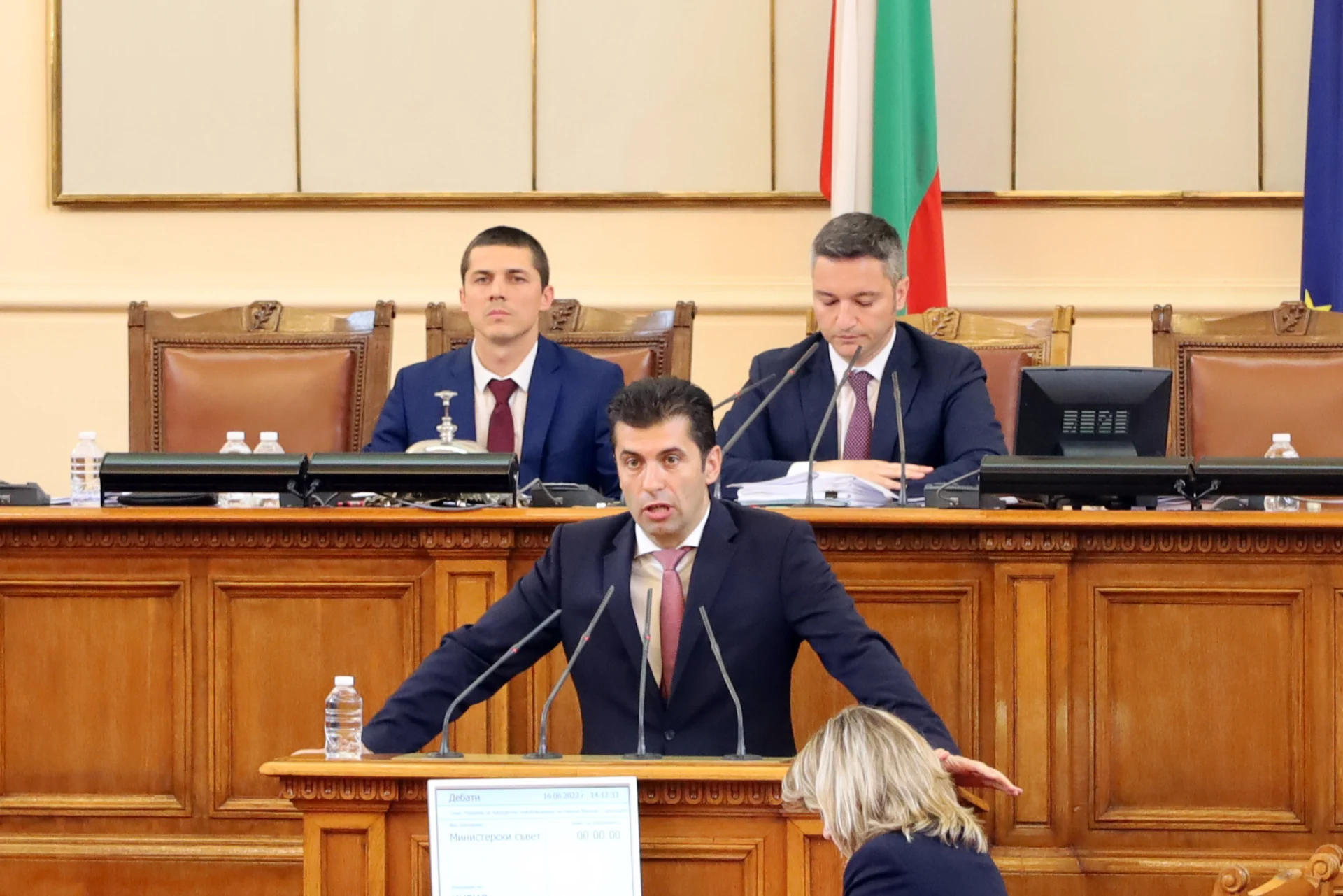 Парламент Кирил Петков